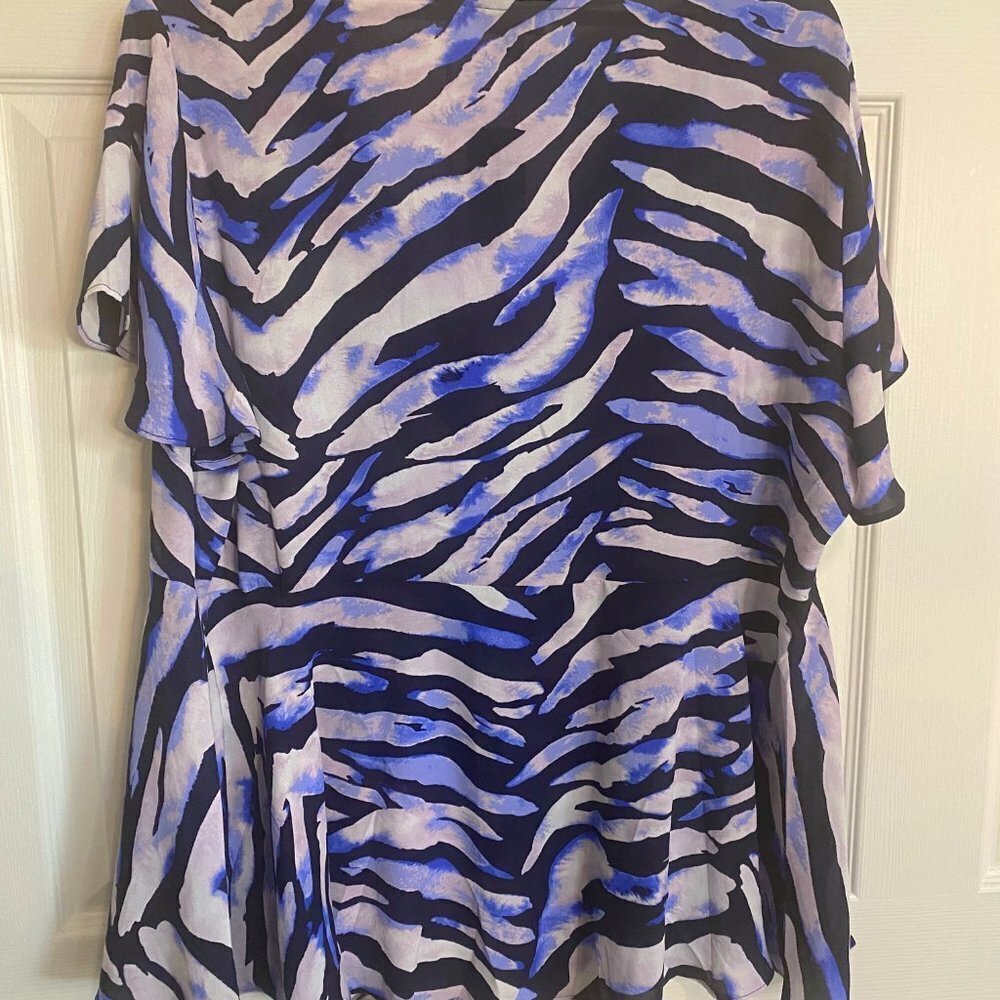 Torrid - NAVY ZEBRA GEORGETTE PEPLUM BLOUSE - Picture 7 of 10